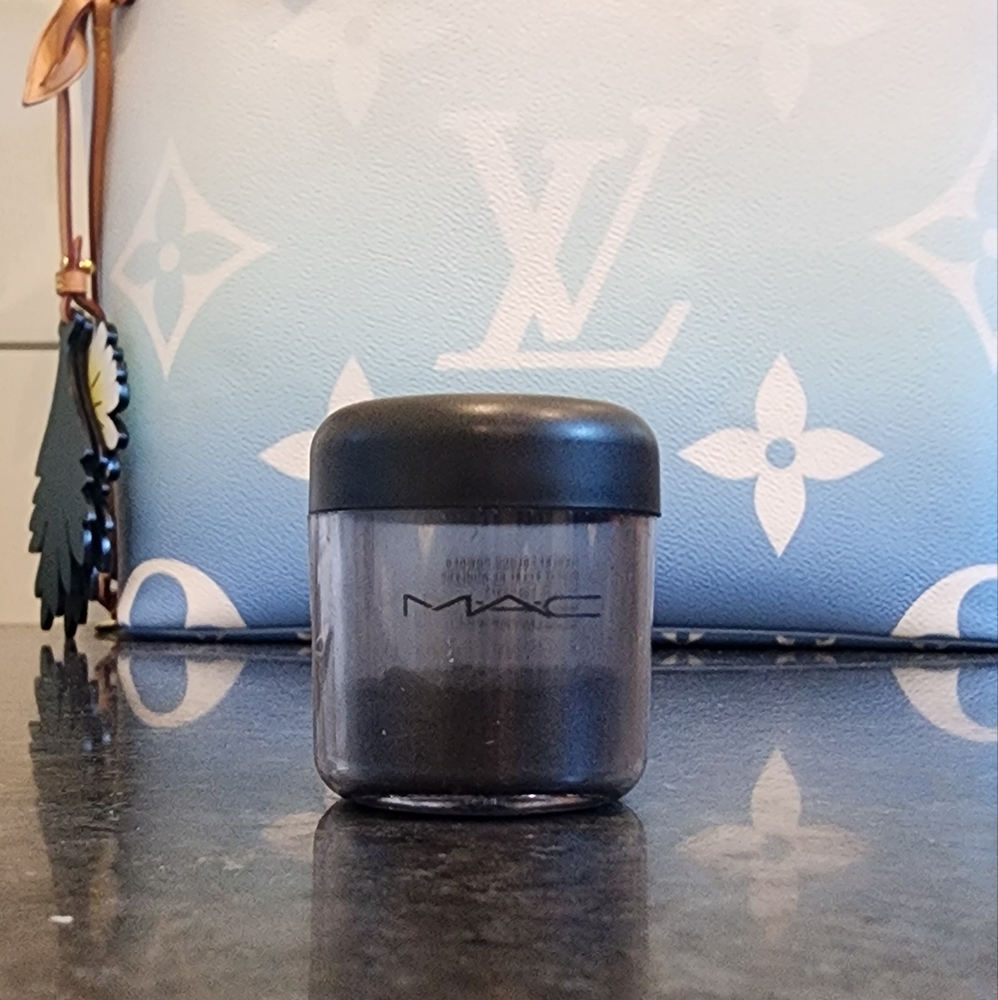 Mac colour pigment powder